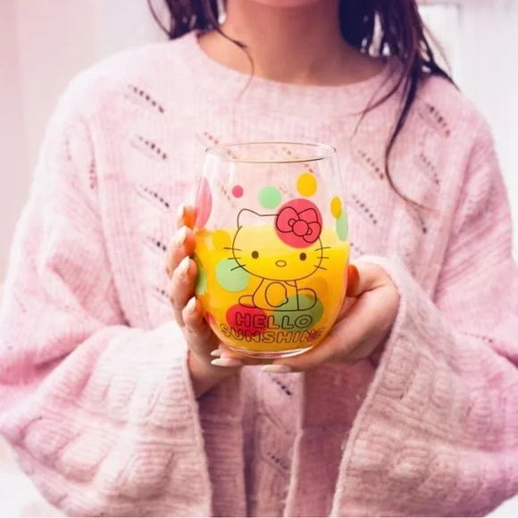 SANRIO HELLO KITTY Wine Glass. - Picture 7 of 7
